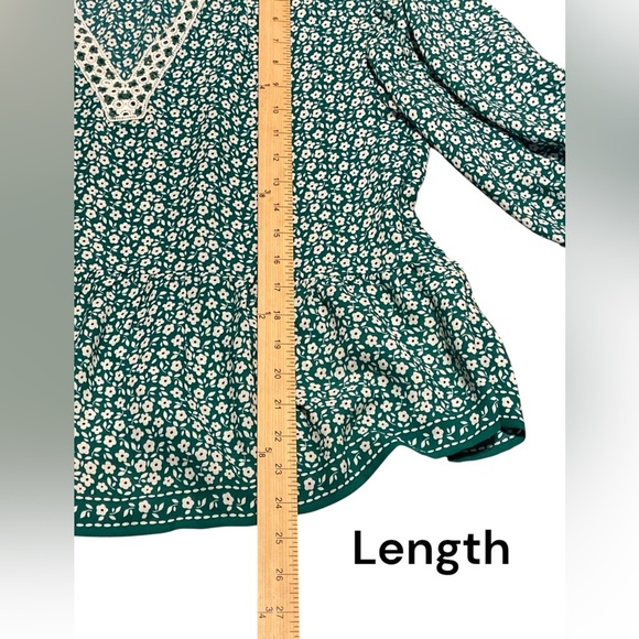 🌸Max Studio green with white flowers top size small 🌸 - Picture 5 of 8